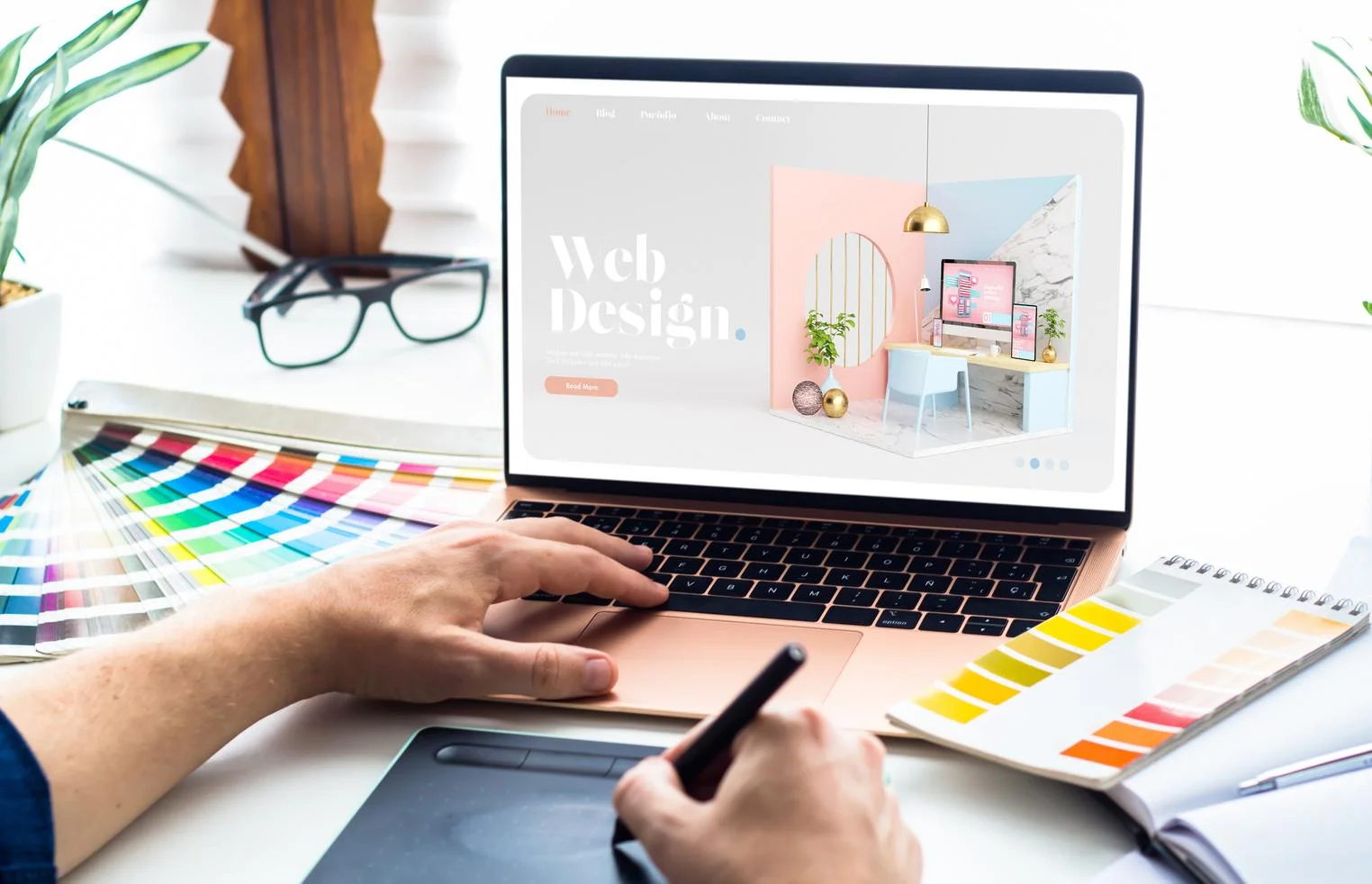 Thiết kế website tự làm so với thuê chuyên gia: lựa chọn nào tốt hơn?